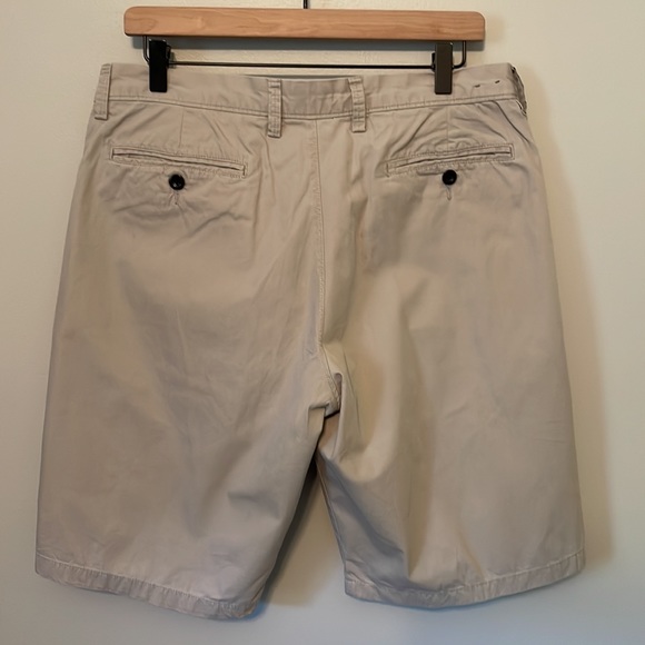 J. Crew Men’s Khaki Flat Front Shorts Size 33 Waist - Picture 3 of 4